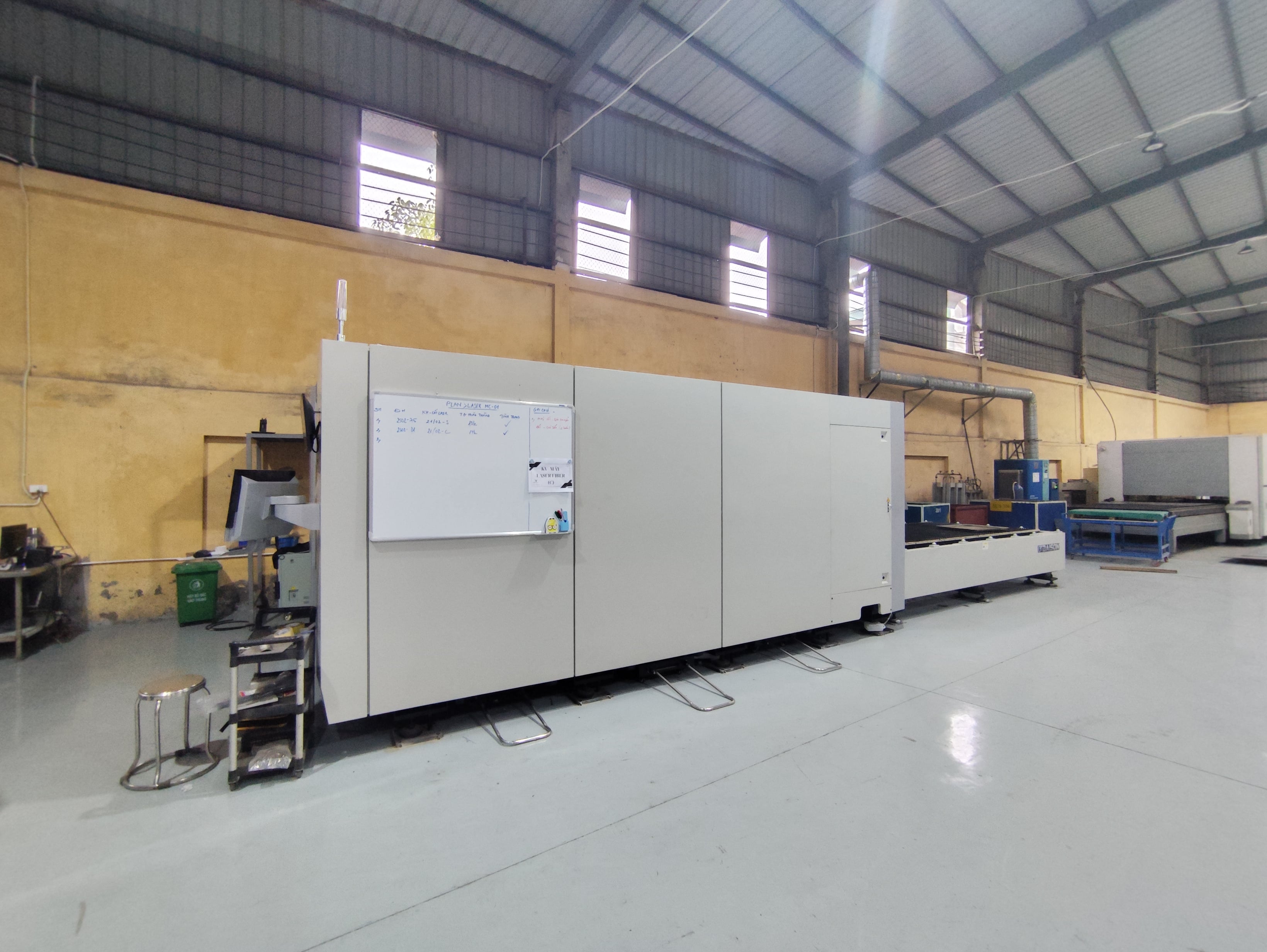 Laser cutting machine
